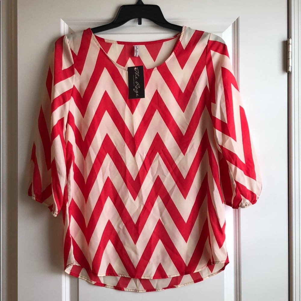 Coral chevron top. - size large
